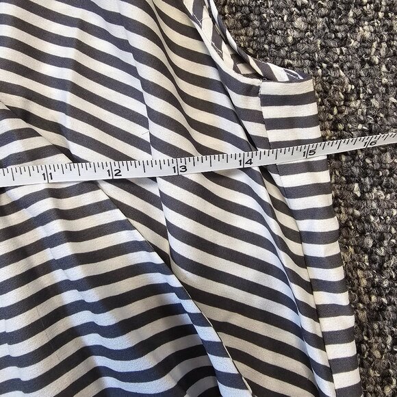 BOGO🎀Ann Taylor stripped V wrap tank top- Sz 10 - Picture 6 of 7